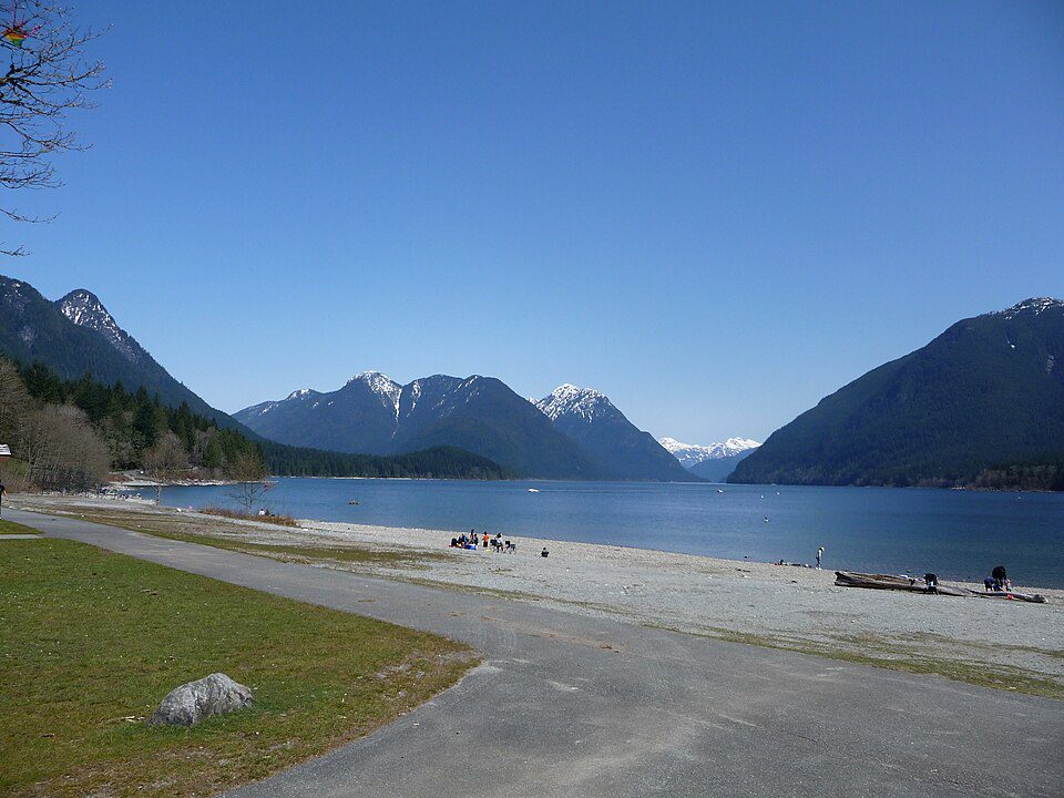 Alouette Lake Maple Ridge British Columbia – window film installation serves the Maple Ridge area