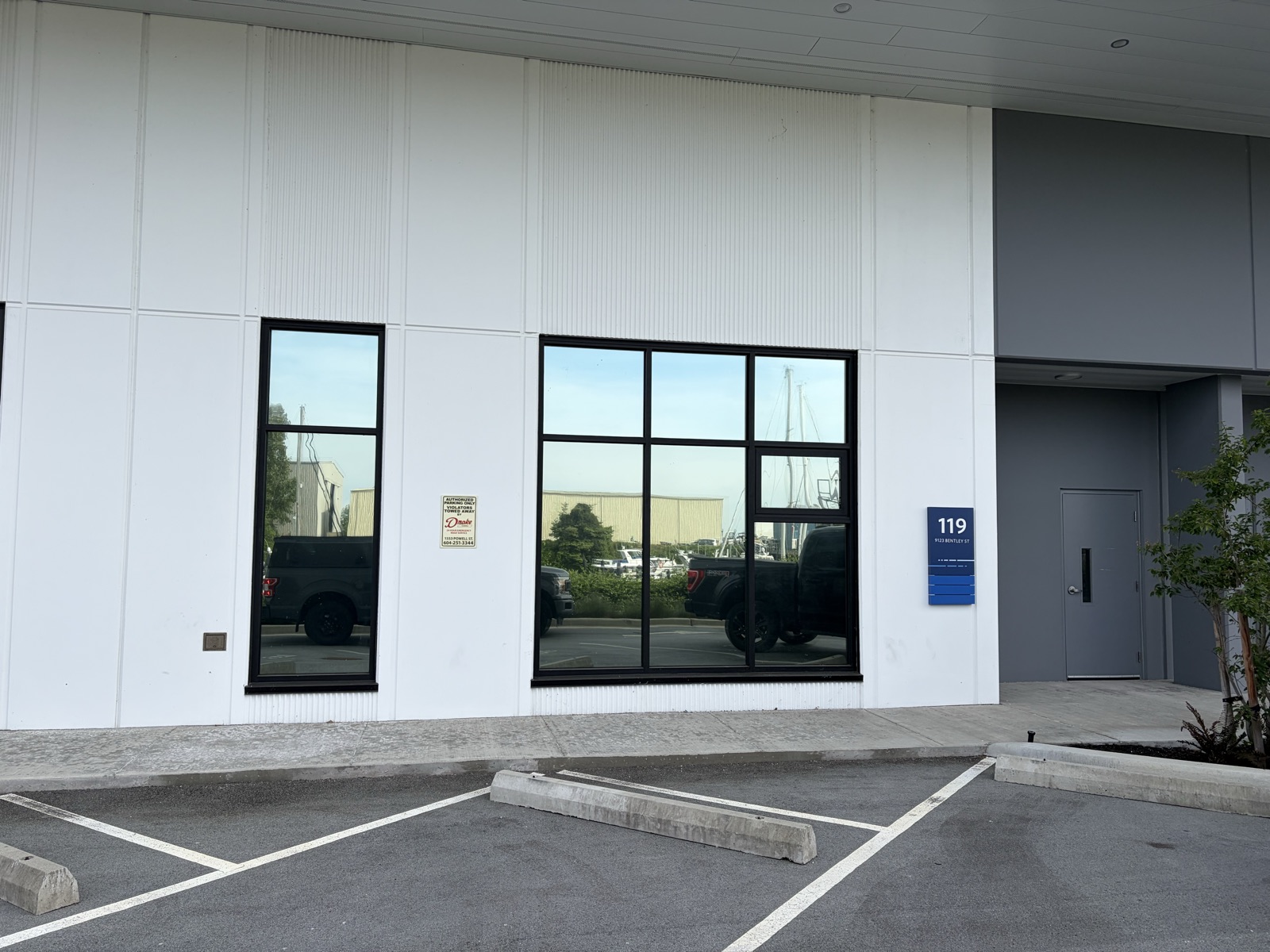 Bentley one-way privacy project site exterior before installation